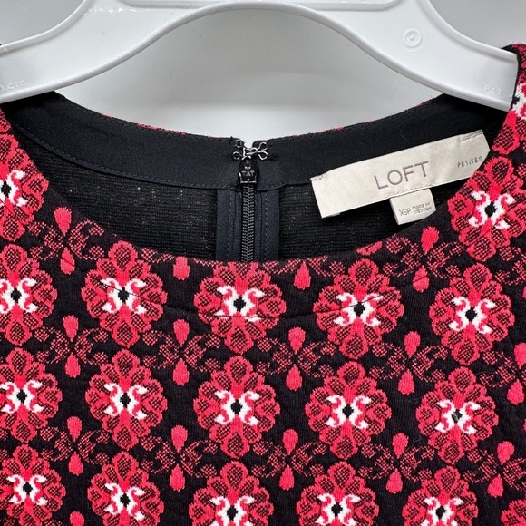 Ann Taylor LOFT Scroll Floral Jacquard Shift Dress Red / Black WOMENS XS PETITE - Picture 5 of 9